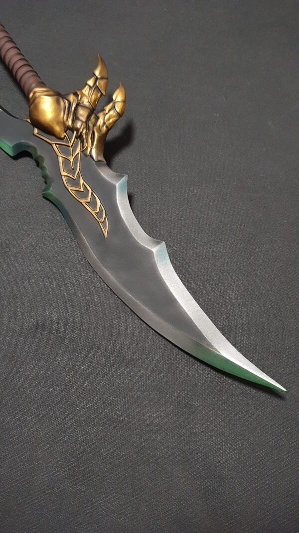 Sung Jin-Woo daggers Knight Killer and Kasaka Venom Fang (Solo Leveling) - Image 8