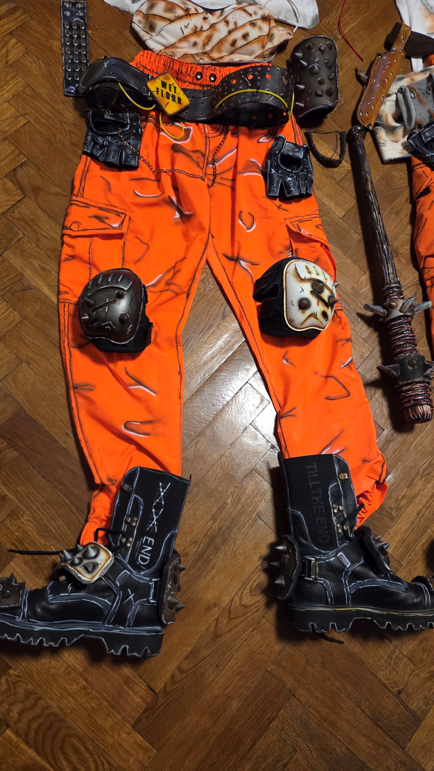 Borderlands Psycho Cosplay Set Pair – Male & Female Cell-Shaded Costumes USED - Image 6