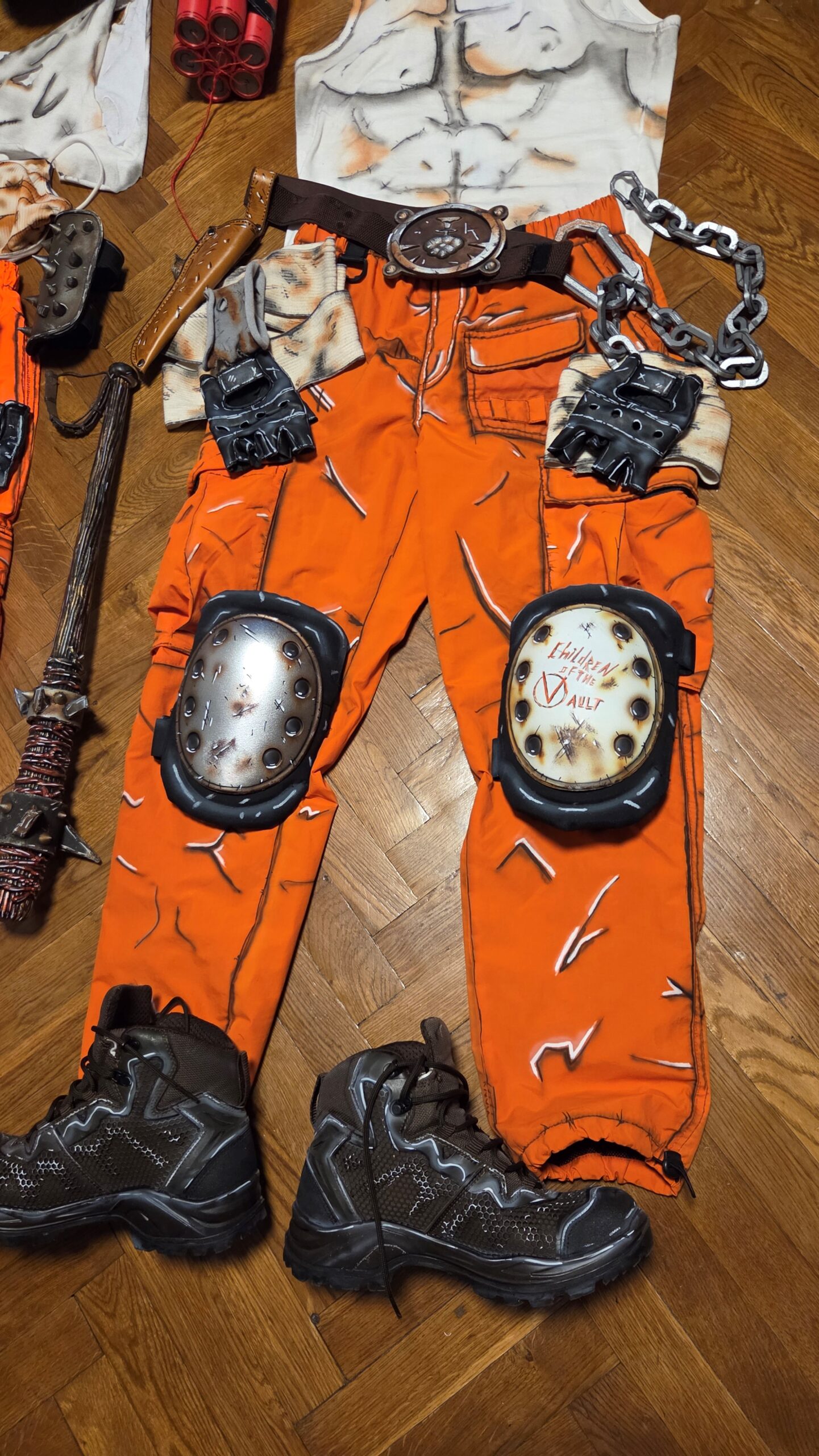 Borderlands Psycho Cosplay Set Pair – Male & Female Cell-Shaded Costumes USED - Image 5